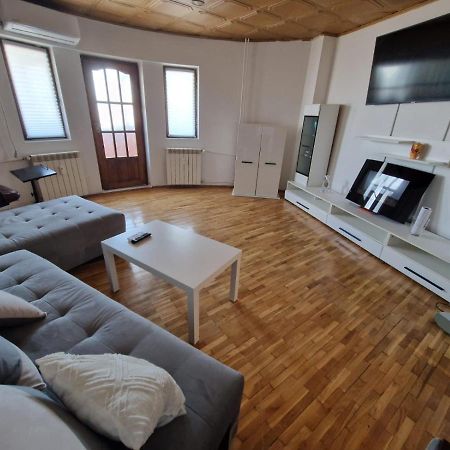 Apartment Piata Muncii With A View บูคาเรสต์ ภายนอก รูปภาพ